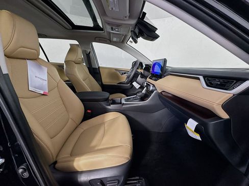 New 2025 Toyota RAV4 Limited image 27