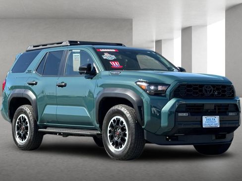 Used 2025 Toyota 4Runner 4WD image 2