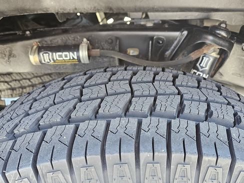 Used 2017 Toyota Tacoma TRD Off-Road w/ Tow Package (A/T) AWD/4WD image 53