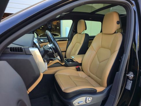Used 2018 Porsche Cayenne S w/ Premium Package image 12