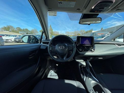 Used 2025 Toyota Corolla LE image 33