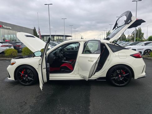 Used 2025 Honda Civic Type R image 11