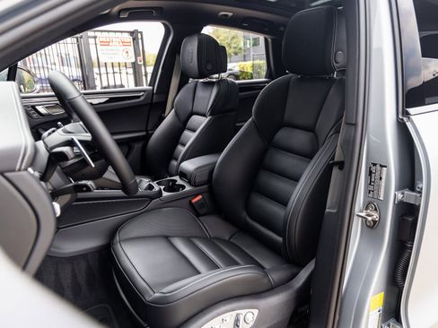 New 2026 Porsche Macan Turbo image 5