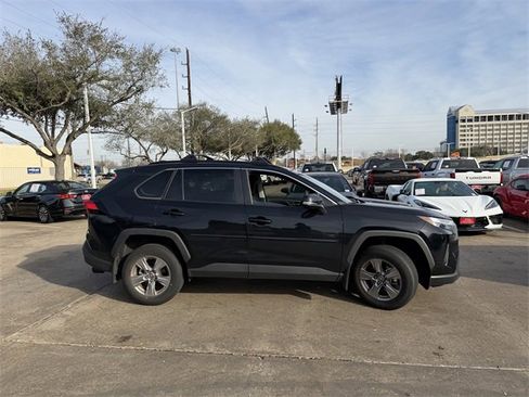 Used 2025 Toyota RAV4 XLE w/ Convenience Package image 4