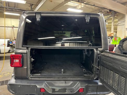 Used 2018 Jeep Wrangler Unlimited Sahara w/ Dual Top Group image 18