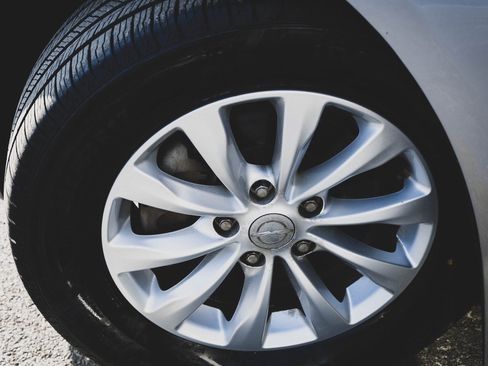 Used 2019 Chrysler Pacifica Touring-L image 26