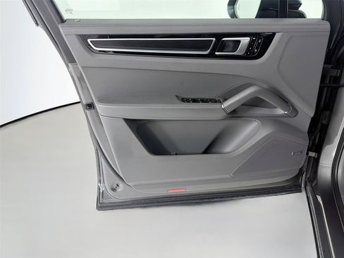 Used 2021 Porsche Cayenne GTS AWD/4WD image 6