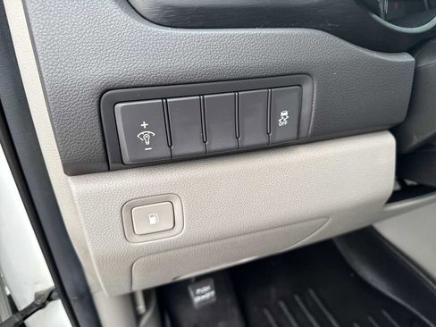 Used 2016 Kia Sedona LX w/ LX Essentials Premium Package FWD image 23