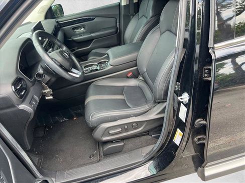 Used 2025 Honda Pilot Touring image 11