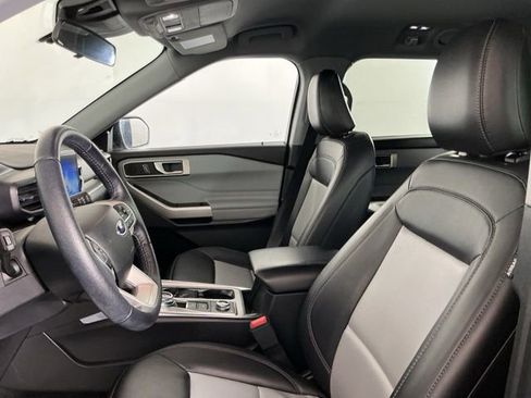 Used 2023 Ford Explorer XLT w/ Equipment Group 202A AWD/4WD image 7