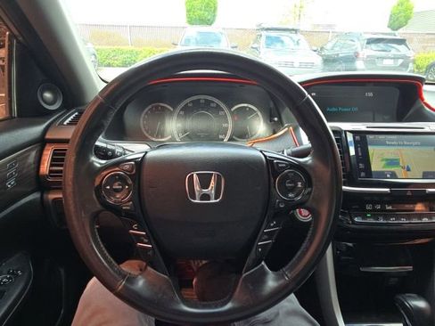 Used 2017 Honda Accord Touring image 17