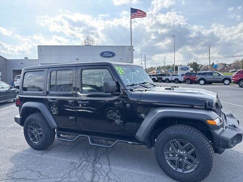 Used 2024 Jeep Wrangler Unlimited Sport AWD/4WD image 2