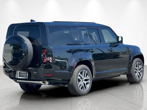 New 2024 Land Rover Defender 130 X-Dynamic SE image 6