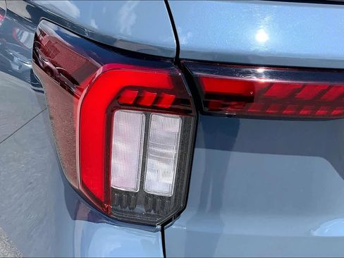 Certified 2025 Ford Explorer ST-Line RWD image 28
