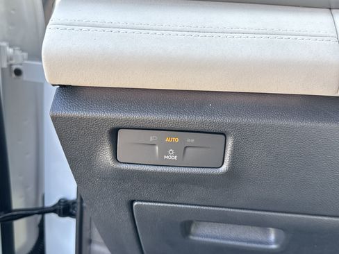 New 2025 Volkswagen Tiguan SE image 15