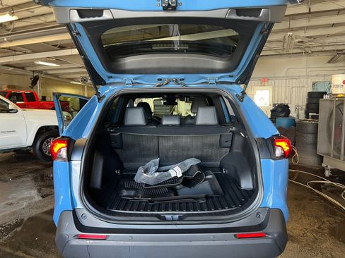 Used 2023 Toyota RAV4 SE image 19