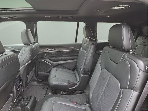 New 2026 Jeep Grand Cherokee L Limited AWD/4WD image 10