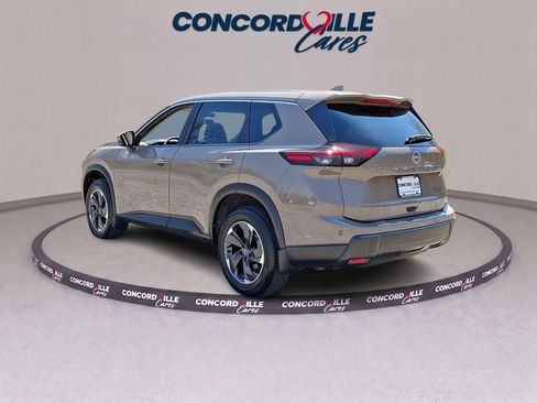 Used 2025 Nissan Rogue SV AWD/4WD image 4