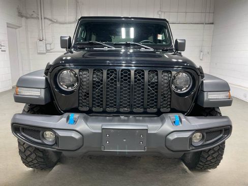 Used 2023 Jeep Wrangler Unlimited w/ Sun & Screen Package AWD/4WD image 2
