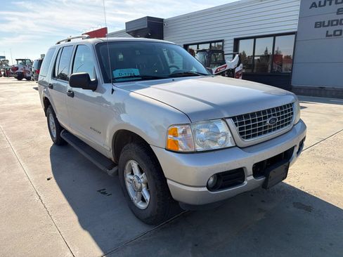 Used 2004 Ford Explorer XLT AWD/4WD image 2