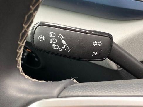 Used 2024 Volkswagen Taos SE image 35