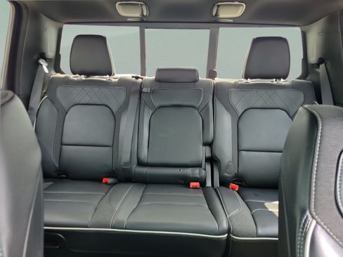 Used 2025 RAM 1500 Limited AWD/4WD image 9
