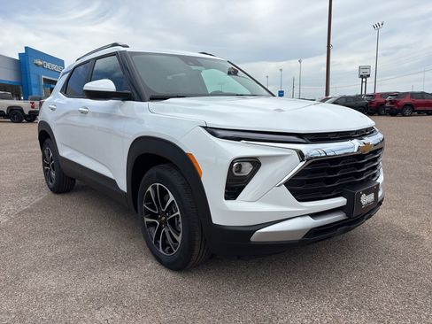 New 2026 Chevrolet TrailBlazer LT w/ Convenience Package FWD image 8