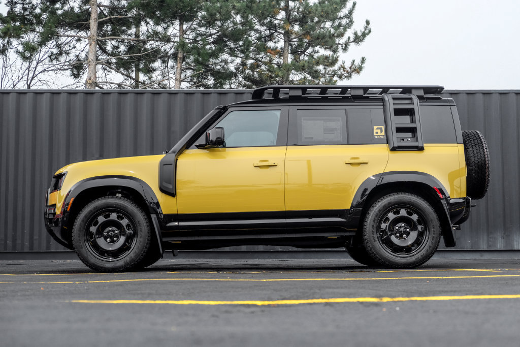 New 2026 Land Rover Defender 110 AWD/4WD image 3