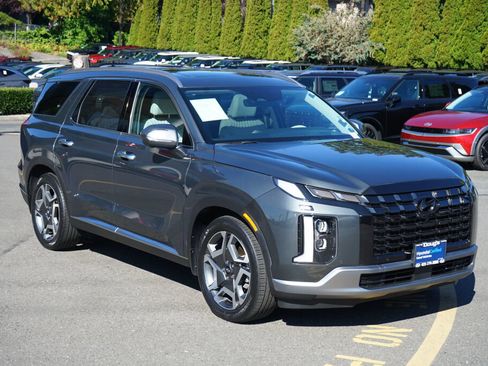 Certified 2023 Hyundai Palisade Limited w/ Winter Package AWD/4WD image 4