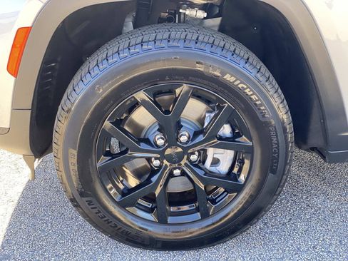 Certified 2024 Jeep Grand Cherokee L Altitude image 11