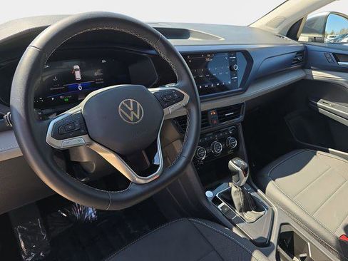 Used 2024 Volkswagen Taos SE FWD image 18