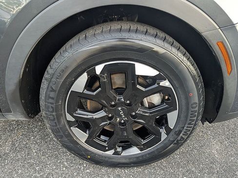 Used 2024 Kia Sorento S FWD image 19