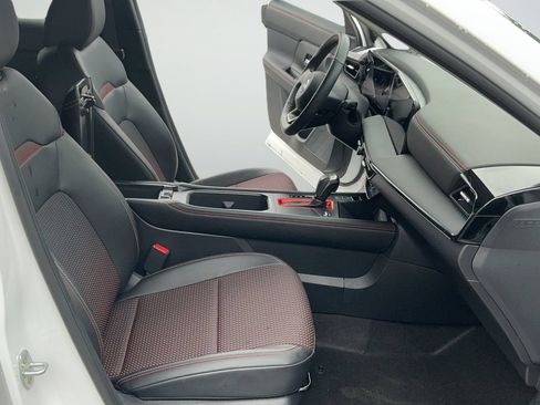 Certified 2025 Nissan Kicks SR FWD image 44