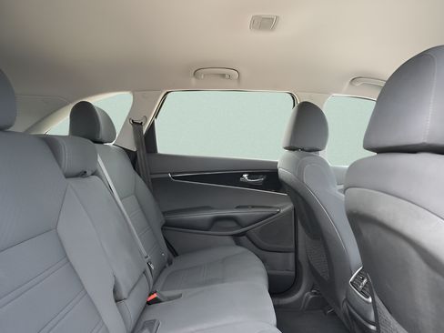 Used 2019 Kia Sorento FWD V6 image 14
