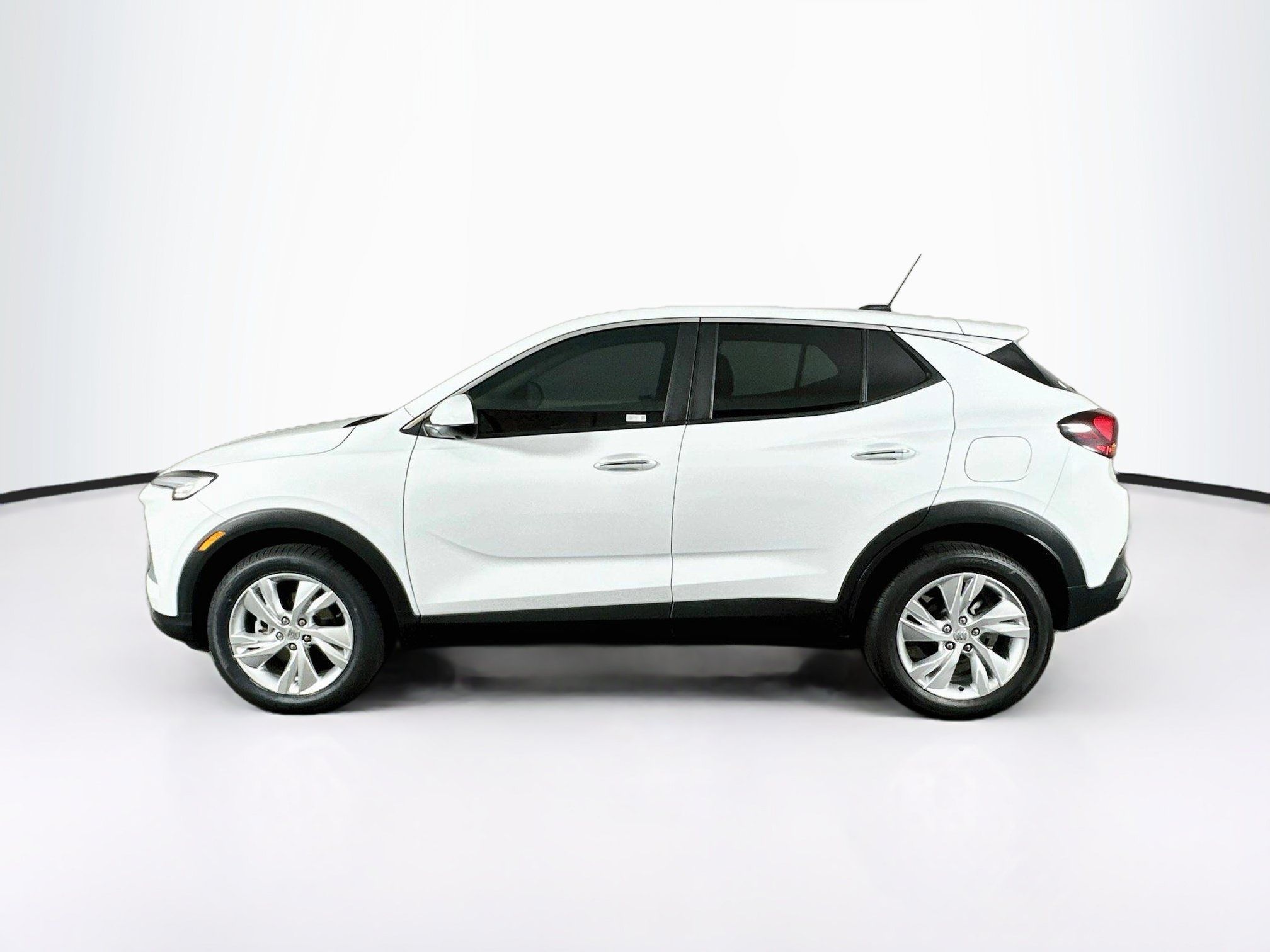 Used 2024 Buick Encore GX Preferred w/ Comfort Package AWD/4WD image 4