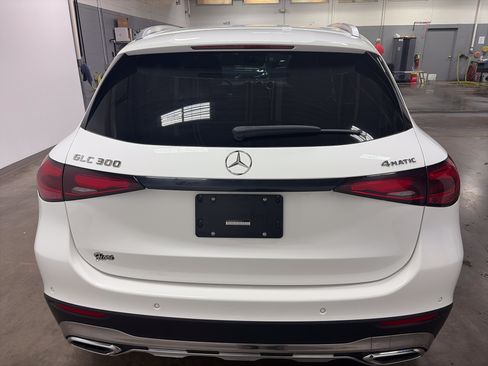 Used 2024 Mercedes-Benz GLC 300 4MATIC image 4