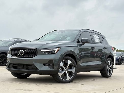 New 2026 Volvo XC40 B5 Plus w/ Protection Package Premier AWD/4WD image 2