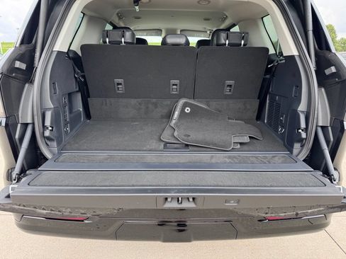 New 2027 Lincoln Navigator Premiere AWD/4WD image 17