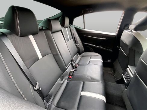 Used 2025 Toyota Camry SE w/ Convenience Package FWD image 19