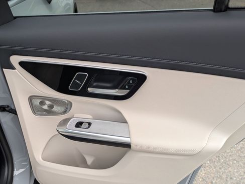 Certified 2025 Mercedes-Benz GLC 300 4MATIC image 33