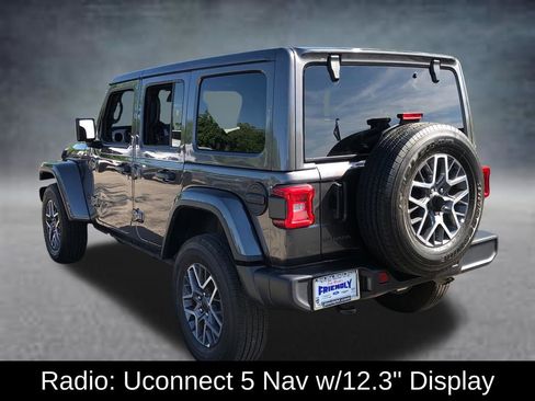 Used 2025 Jeep Wrangler Unlimited Sahara AWD/4WD image 9