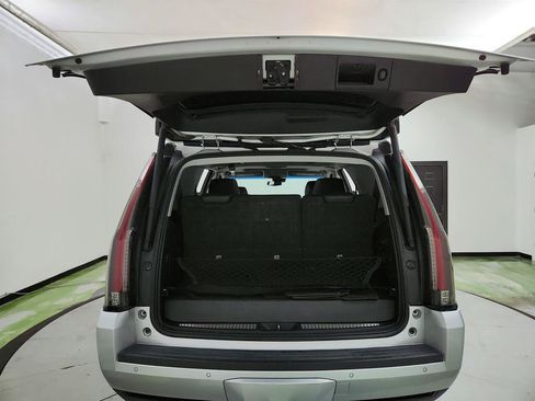 Used 2019 Cadillac Escalade Luxury RWD image 30