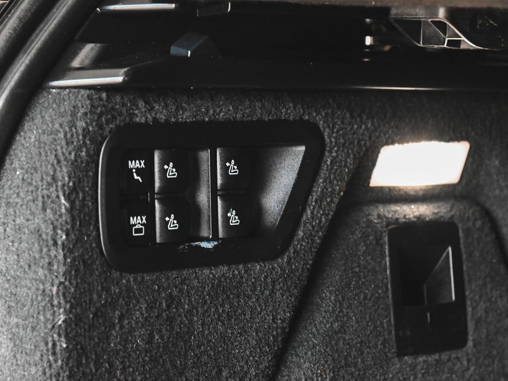 Used 2021 BMW X7 M50i w/ Cold Weather Package AWD/4WD image 33