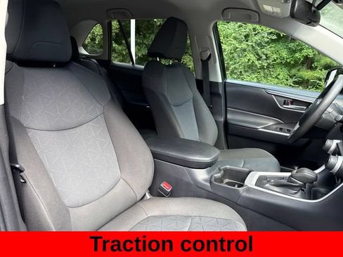 Used 2025 Toyota RAV4 XLE FWD image 25