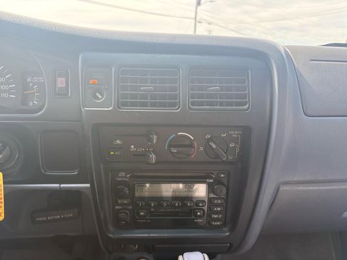 Used 2000 Toyota Tacoma PreRunner RWD image 13