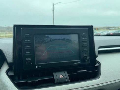 Used 2021 Toyota RAV4 XLE w/ Convenience Package image 4