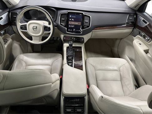 Used 2016 Volvo XC90 T6 Momentum w/ Momentum Plus Package AWD/4WD image 18