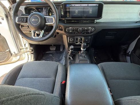 Used 2024 Jeep Wrangler Unlimited Sahara AWD/4WD image 26
