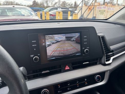 Used 2025 Kia Sportage LX image 23