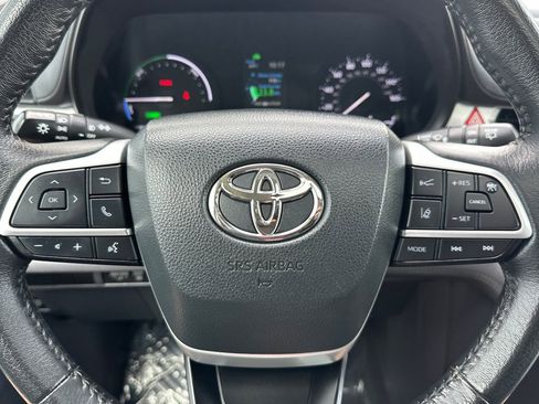 Used 2022 Toyota Sienna XLE image 25